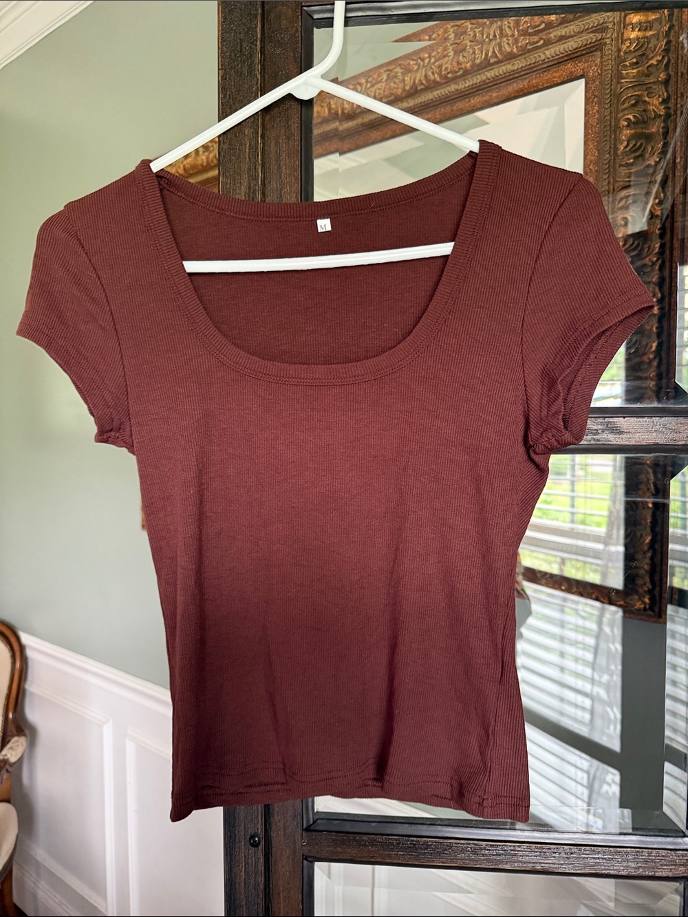 Junior’s Size M Scoop Neck Ribbed Top - Brown